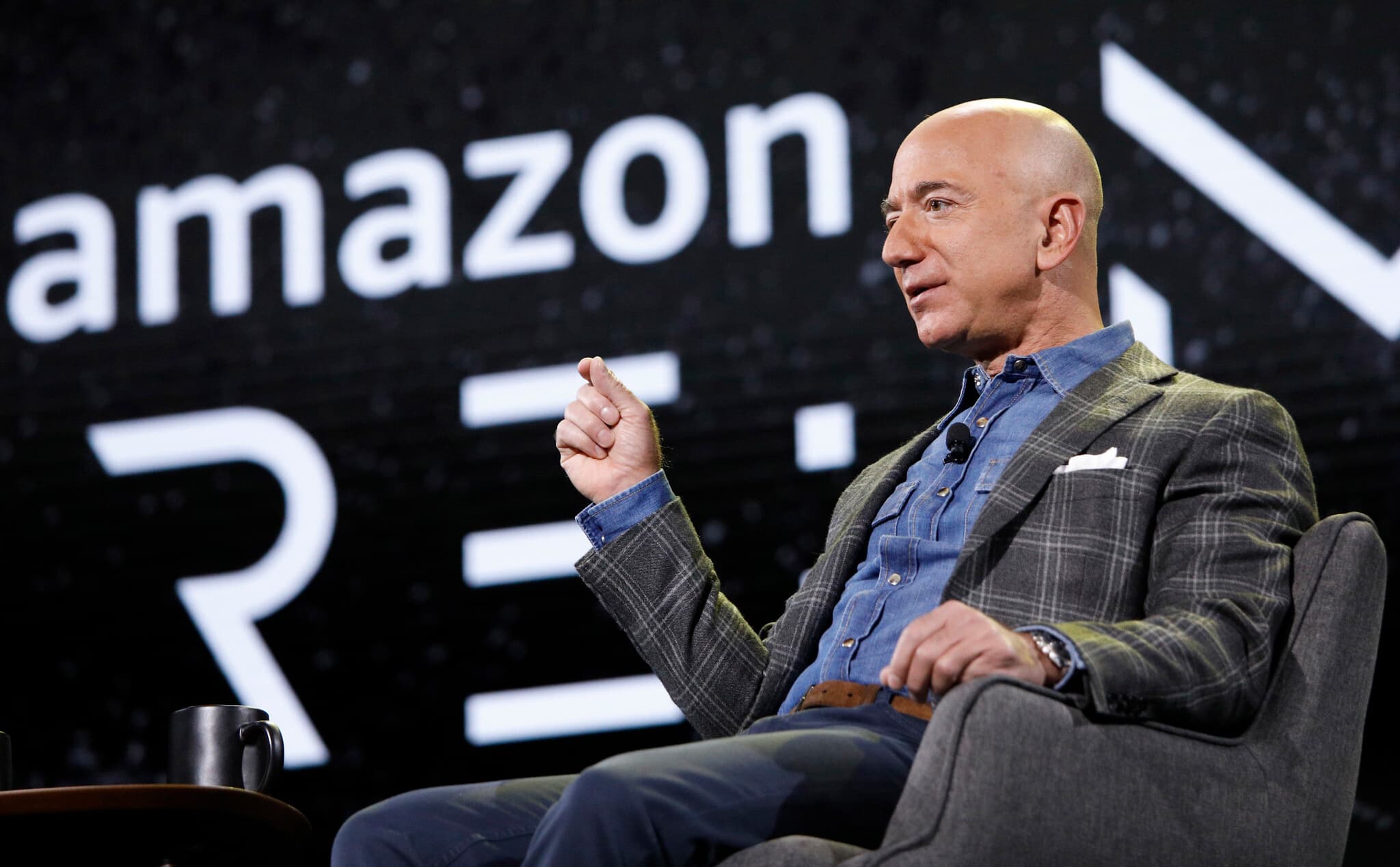 Tỷ phú Jeff Bezos tái xuất trên ghế điều hành với startup AI tham vọng