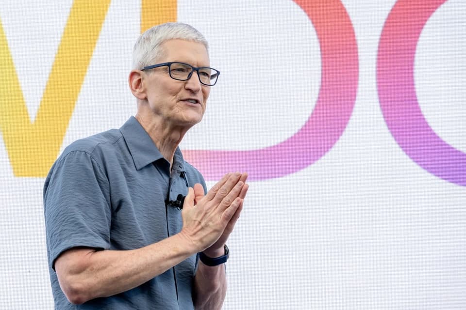 Thông tin về việc thay thế CEO Tim Cook gây tranh cãi
